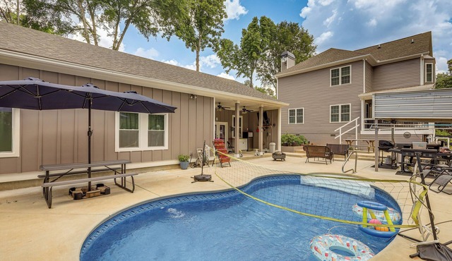 Poolside Bliss! Family Home 1 Mi to Dtwn Jefferson