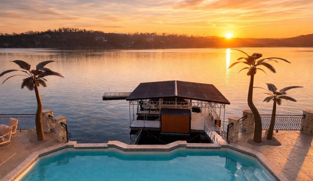Porto Cima - The best in Luxury living at the lake - POOL currently in const.