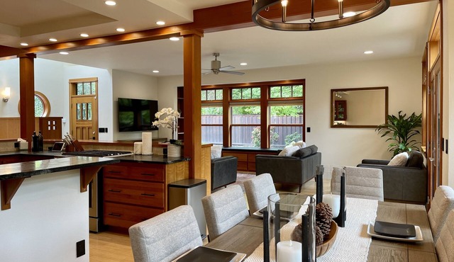Premier Eugene Craftsman + Private Wellness Yard, Hot Tub, Sauna and Walk to UO