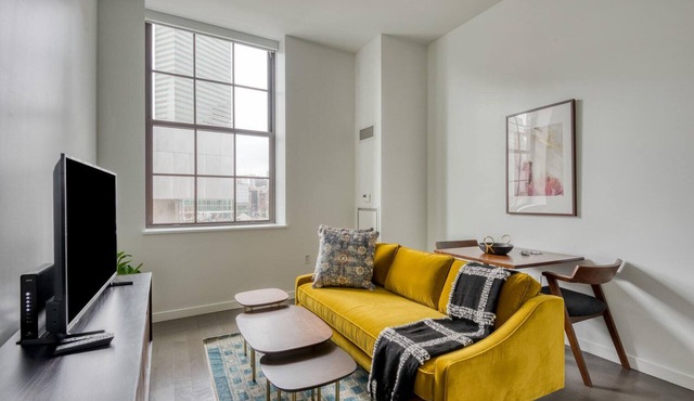 Premium Downtown Studio w/Gym & W/D, nr Waterfront, by Blueground
