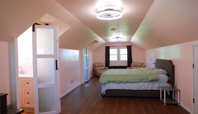 Private Country Suite Near Truman Lake & Fishing