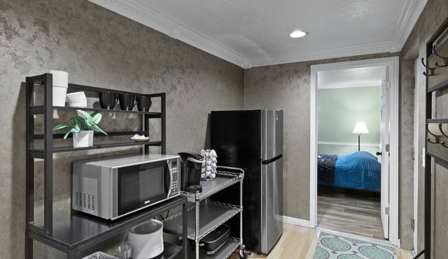 Private Quiet Basement Apartment+Gym in Draper