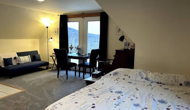 Private, Quiet Studio With Mountain Views