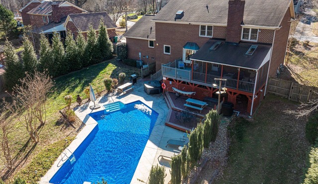 Private & Spacious 4BR w/Heated Pool, Hot Tub & Fire Pit - Near HPU & Market