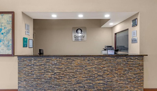 Quality Inn & Suites Caseyville - St Louis