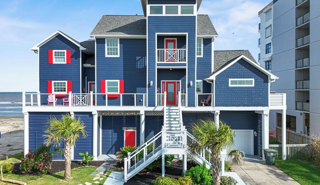 Queen of the Gulf - Spacious, Beach Front Views and Access.