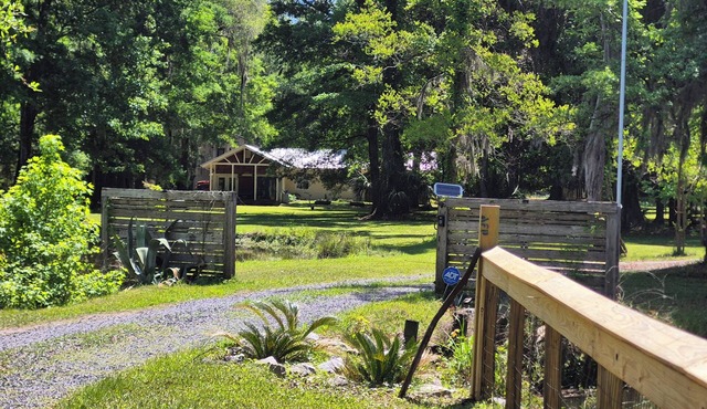 Quiet, Secluded Getaway in Hollywood SC