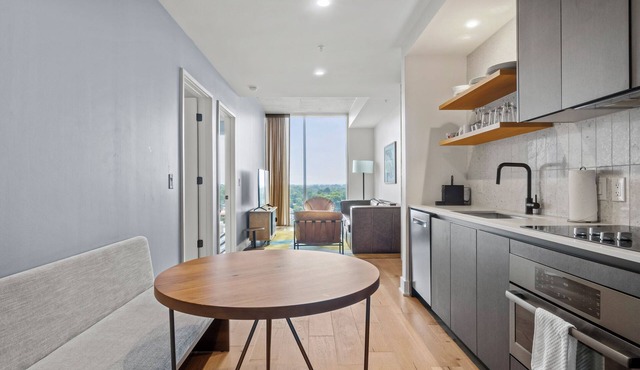 Rainey St Condo | Heated Pool | Gym | Bar | DT ATX