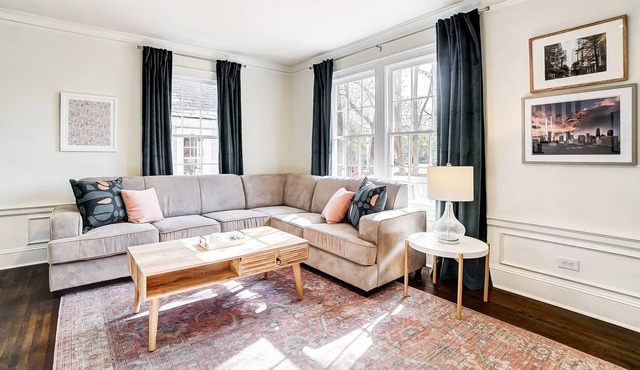 Reduced Pricing - Euclid Cottage - Duplex - Walk to Panther Games or Southend - BBQ/Fire pit PetsOK