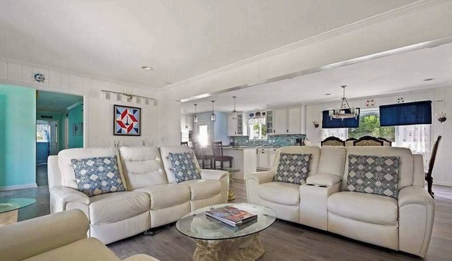 Rehoboth Beach spacious house w/private pool, hot tub, close to beach