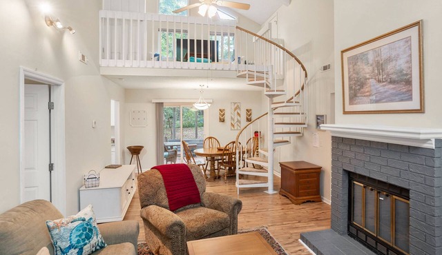 Relax in a Pet-Friendly Lowcountry Home Near Beaches, Downtown Beaufort, and USMC Graduation!