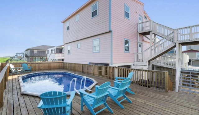 Relax in Beachside Comfort with Stunning Views