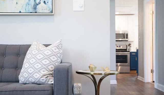 Relaxing 2BR Getaway Near KU Med with Pool | 18
