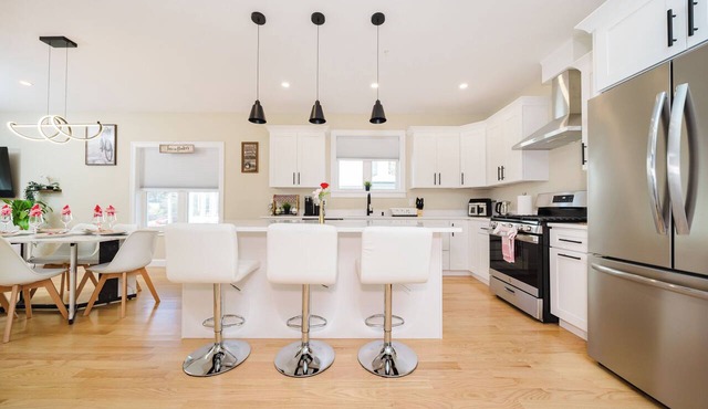 Renovated & Bright 3BR 2BA Boston - Parking, Laundry & AC Near Franklin Park 602
