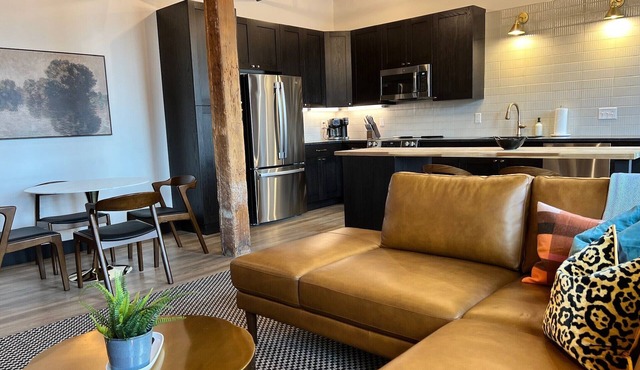 Riverfront Loft - King Bed - Arch - Convention Center - Casino, T401 in St. Louis