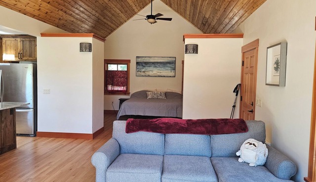 RiverSong - Charming McKenzie Riverside Guest House in Vida
