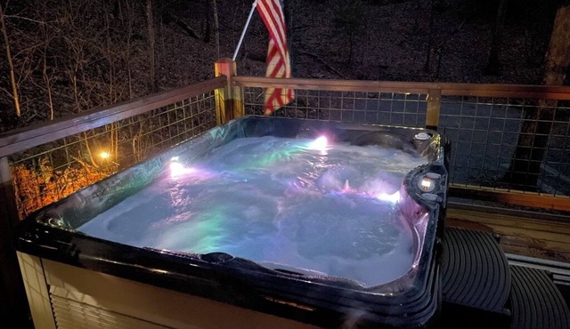 Romantic hideaway, hikers paradise. in Cherry Log
