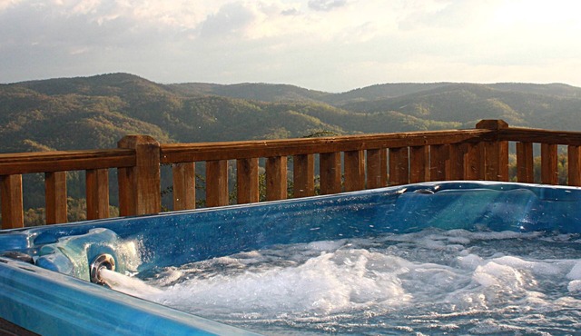 Romantic Log Cabin,180* Views,WiFi,HotTub