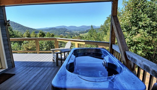 Romantic Mountain Retreat-Hot Tub- Mountain Views