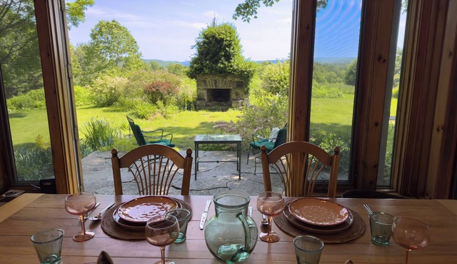 Rustic Beauty: 2-bedroom house in serene Shelburne Falls