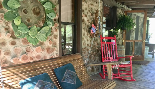 Rustic chic — the perfect getaway in Hill Country!