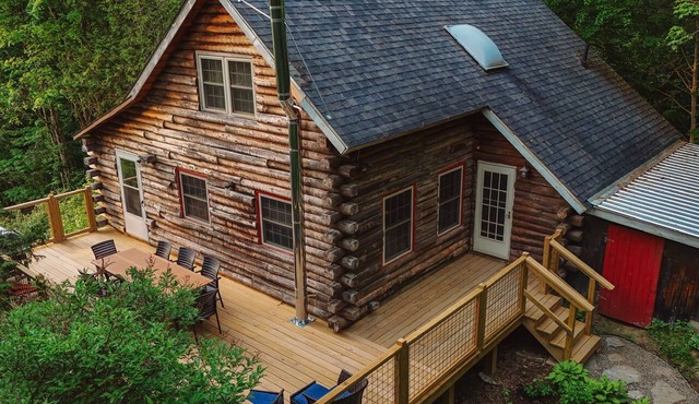 Rustic Log Cabin w/Modern Updates - Close to Stowe - Steps from LV Rail Trail