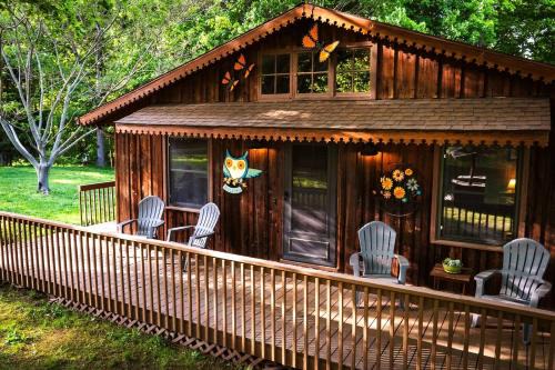 Rustic, Pet Friendly Cabin near East Fork Lake, Olney, Illinois in Olney