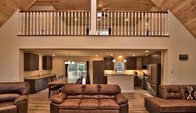 Rustic Private Manor Retreat In Tafton Near Lake! in Tafton
