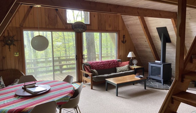 Rustic Waterfront Retreat With Private Dock, 2 kayaks & canoe. Air conditioner!