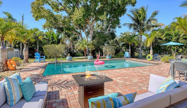 Sandy Toes - Luxury Awaits! 2 Min Walk to Palma Sola Bay, 10 Min Drive to AMI