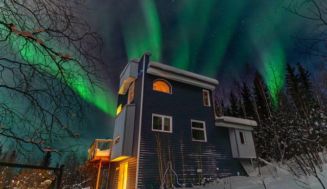 Scandi Aurora Villa: 2B2B House + Heated Cabin - Indoor Sauna & Epic Views