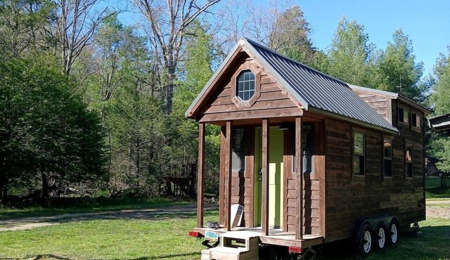 Scenic Blue Ridge Tiny House with Private Deck & Nature Views in Max Meadows, Virginia in Max Meadows