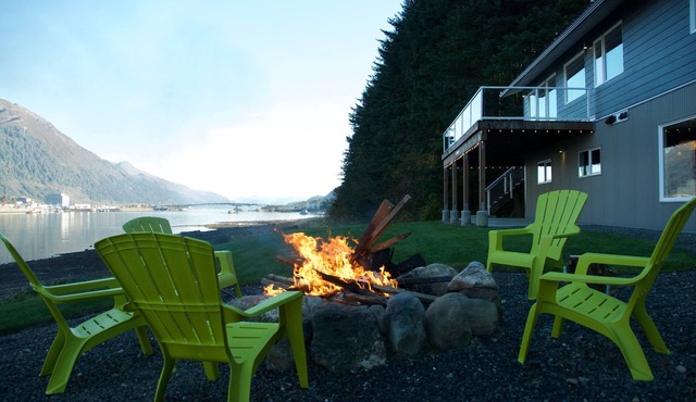 Secluded Beach Condo - Upper Level - Modern Design w/180° View of Mountain & Sea