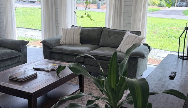 Serene 3-bedroom house with AC in charming Duluth