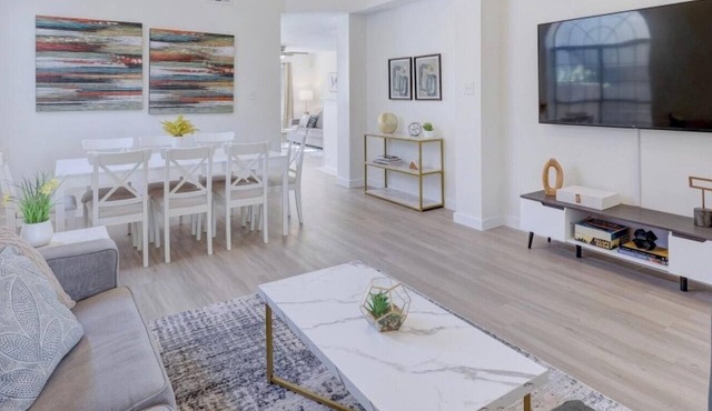 Sleeps 12 | UT Access + Austin Concert Series 5BR in Austin