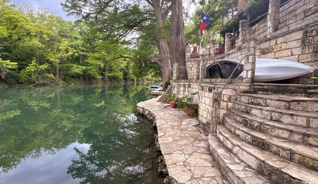 Sleeps 14 on the River! Free Kayaks -by Whitewater
