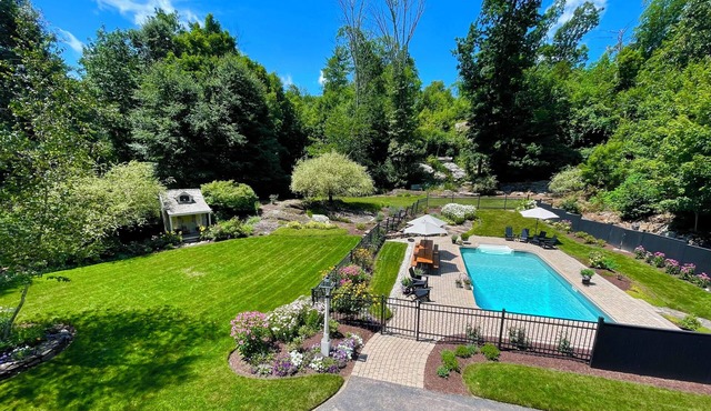 Sleeps 15 Pool Retreat