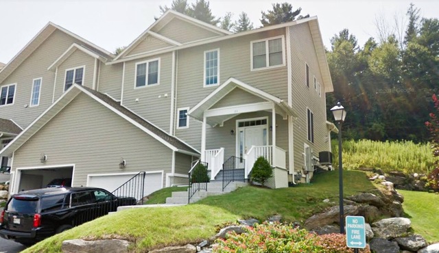Slopeside View: Airy, Luxury Condo with Pool. Minutes from it all!