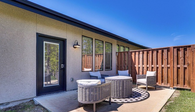 Soccer Fans Welcome! Luxe Raymore Escape w/Patio