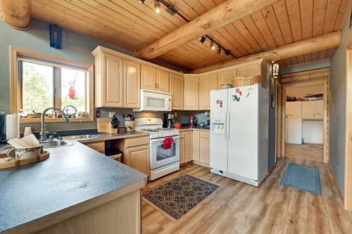 Soldotna Fishing Lodges w/Dock on Kenai River!
