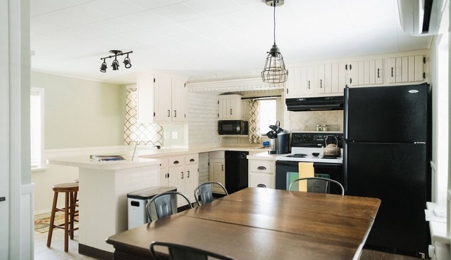 Sophie’s on Main- Historic Charm, Updated Comfort. 3 miles to Hershey Park
