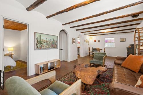 Soulful Historic Adobe - 5 Mins to Plaza - Spacious and Inspiring