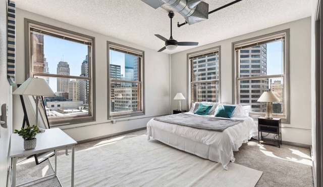 Spacious 2BR Downtown Retreat
