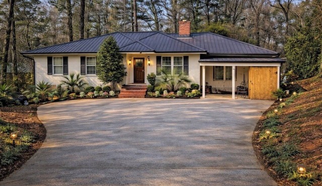 Spacious 5 Bedroom Home in Decatur Near Atlanta