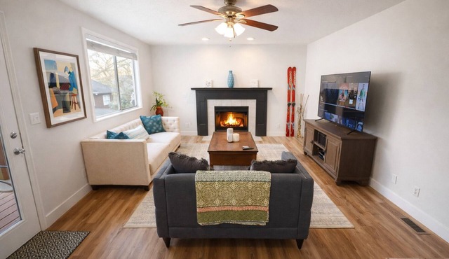 Spacious 5B Ogden Basecamp - near skiing, Weber, hospitals & Hill AFB