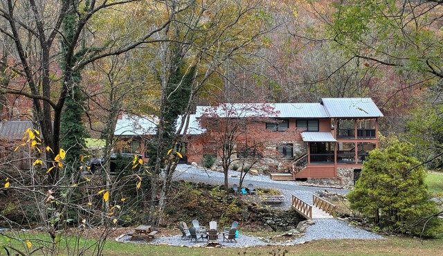 Spacious 6BR Private Family 63 Acre Estate Smoky MTN Golf Loud Creek Pickleball