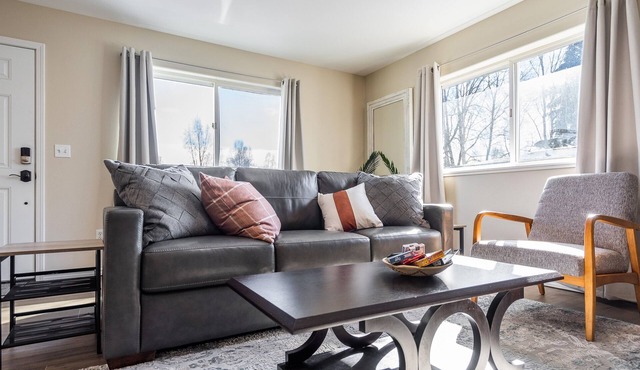 Spacious, bright, convenient to everything in Anchorage! Bonus room!
