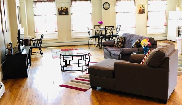 Spacious Downtown Studio | 10 Min to Sunapee