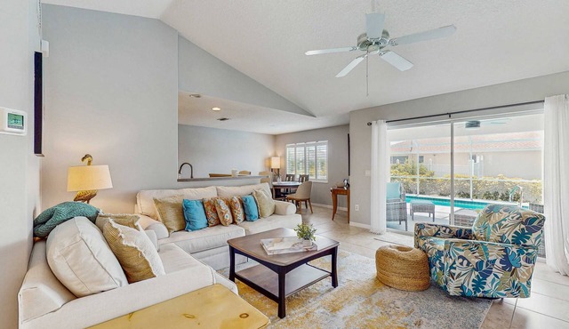 Spacious home with private saltwater heated pool, gas grill, close to the beach in Venice