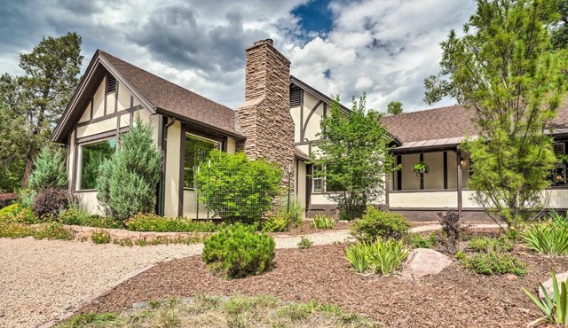 Spacious Manitou Home w/Views in Central Location